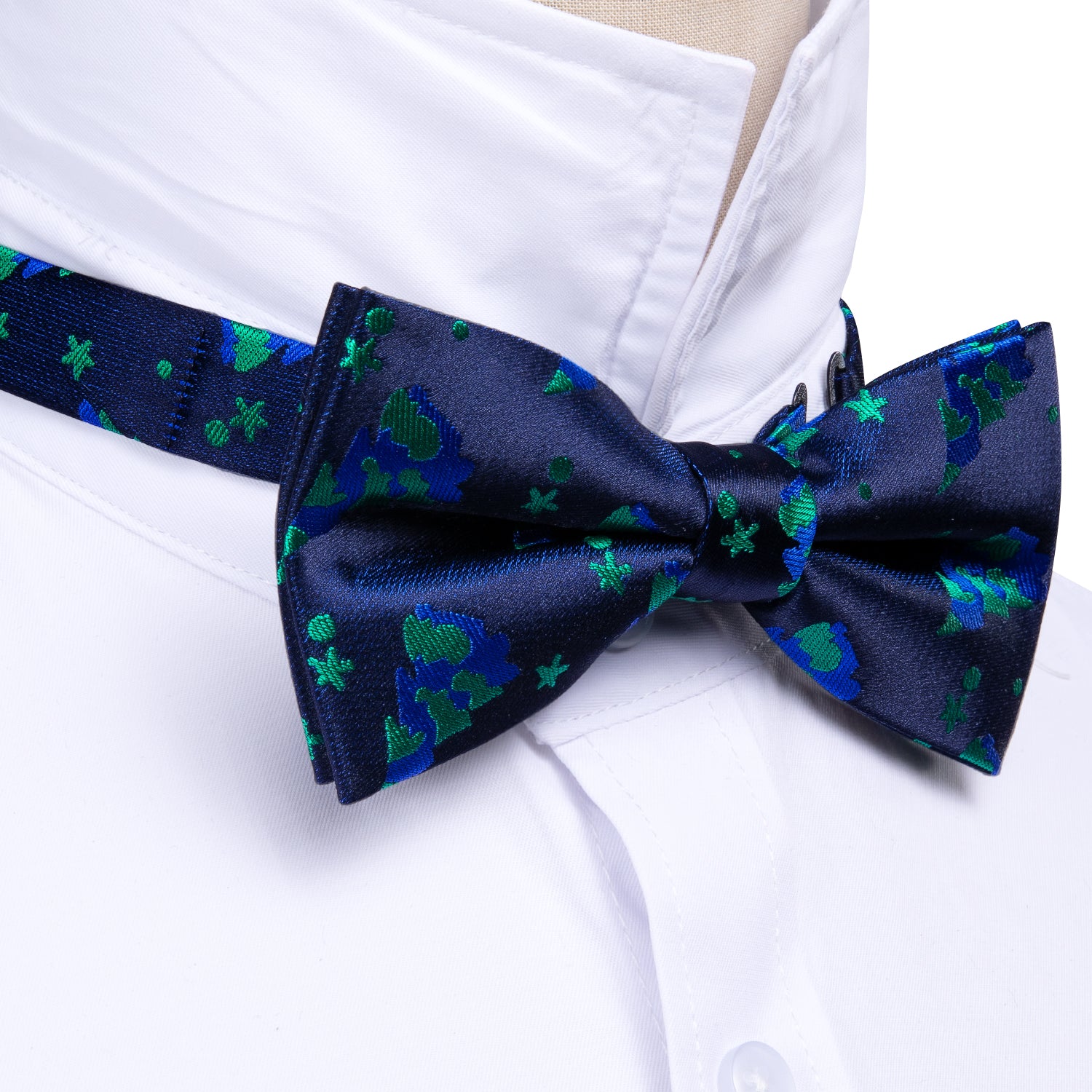 Barry Wang Christmas Blue Xmas Tree Silk Bow Tie Hanky Cufflinks Set